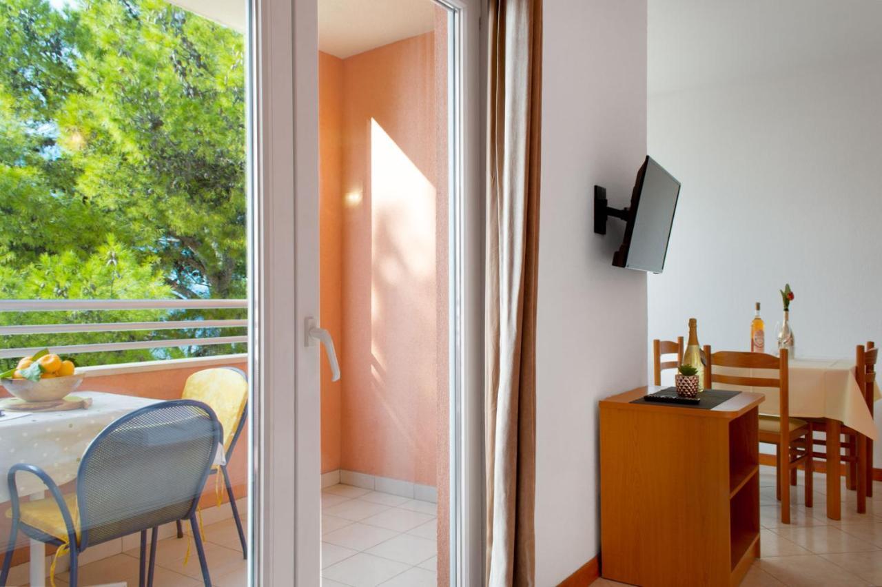 Apartments Promenada - Beachfront Tucepi Ngoại thất bức ảnh