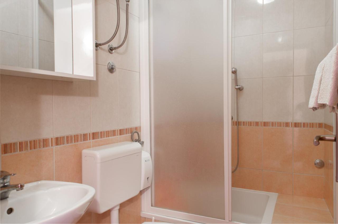 Apartments Promenada - Beachfront Tucepi Ngoại thất bức ảnh