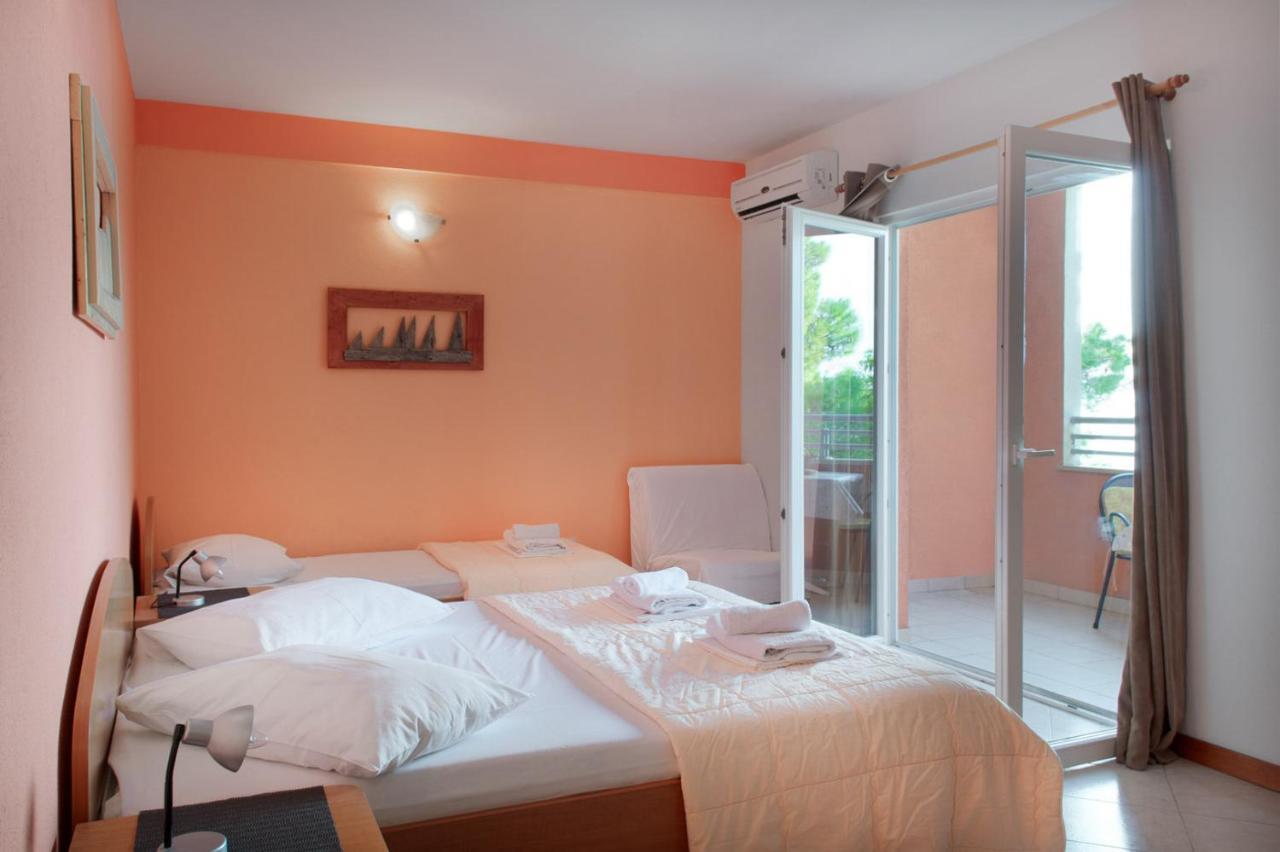 Apartments Promenada - Beachfront Tucepi Ngoại thất bức ảnh