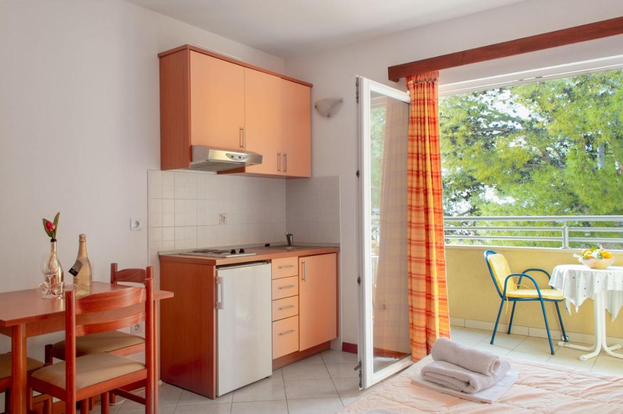 Apartments Promenada - Beachfront Tucepi Ngoại thất bức ảnh