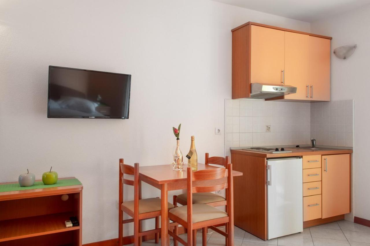 Apartments Promenada - Beachfront Tucepi Ngoại thất bức ảnh