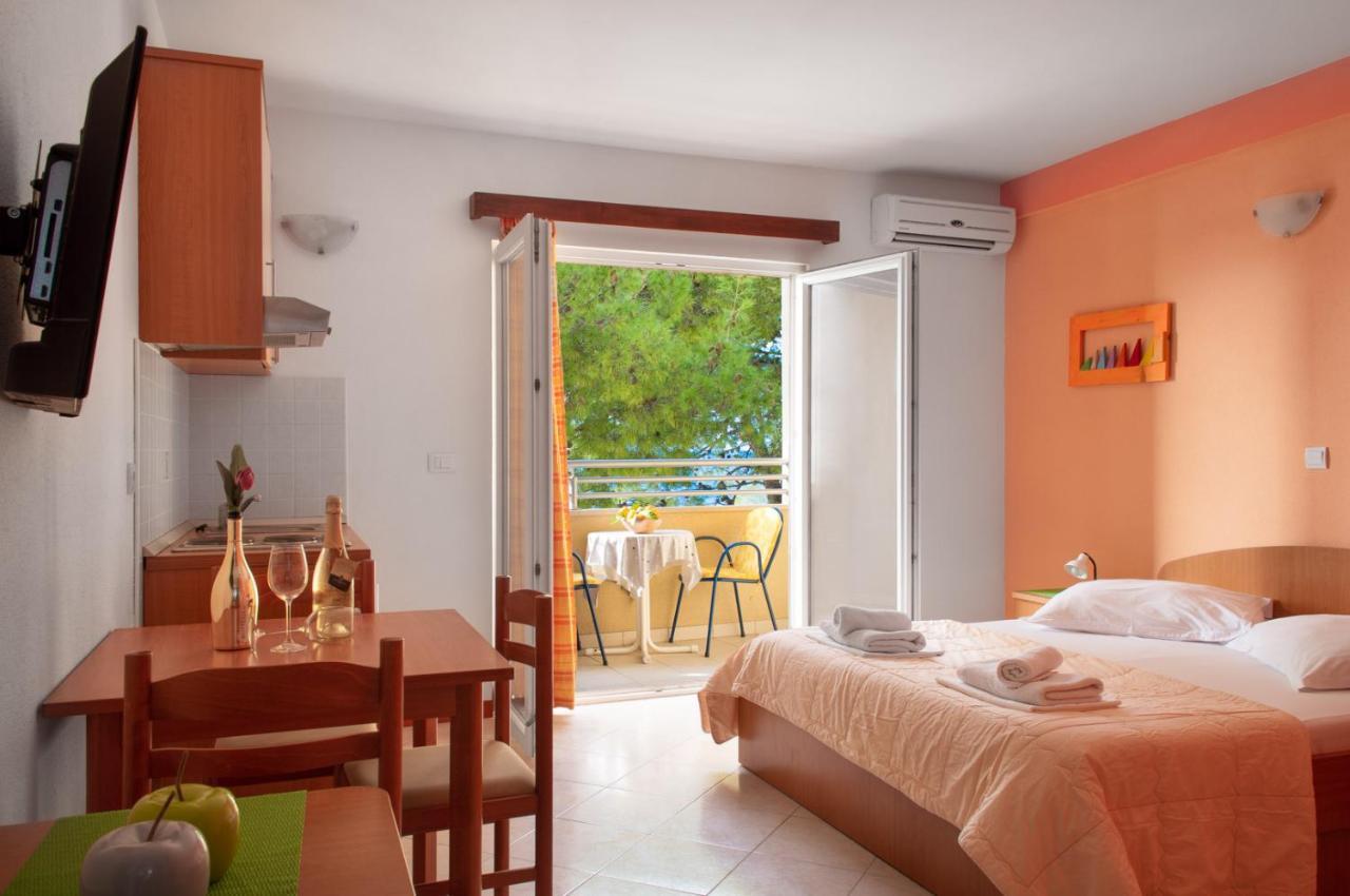 Apartments Promenada - Beachfront Tucepi Ngoại thất bức ảnh