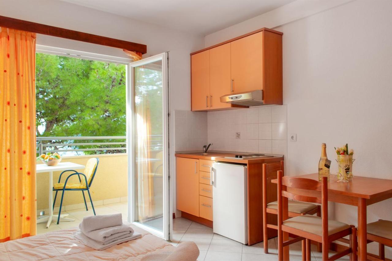 Apartments Promenada - Beachfront Tucepi Ngoại thất bức ảnh