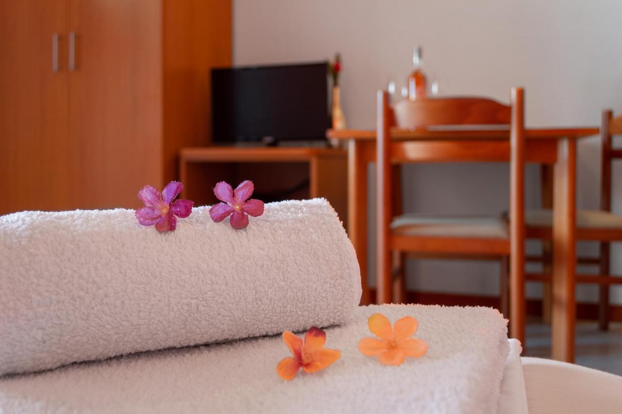 Apartments Promenada - Beachfront Tucepi Ngoại thất bức ảnh