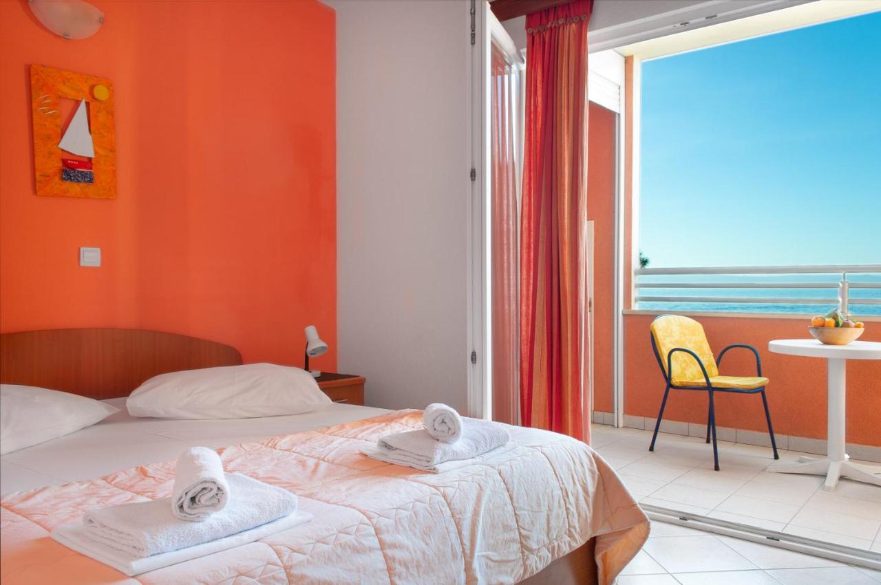Apartments Promenada - Beachfront Tucepi Ngoại thất bức ảnh