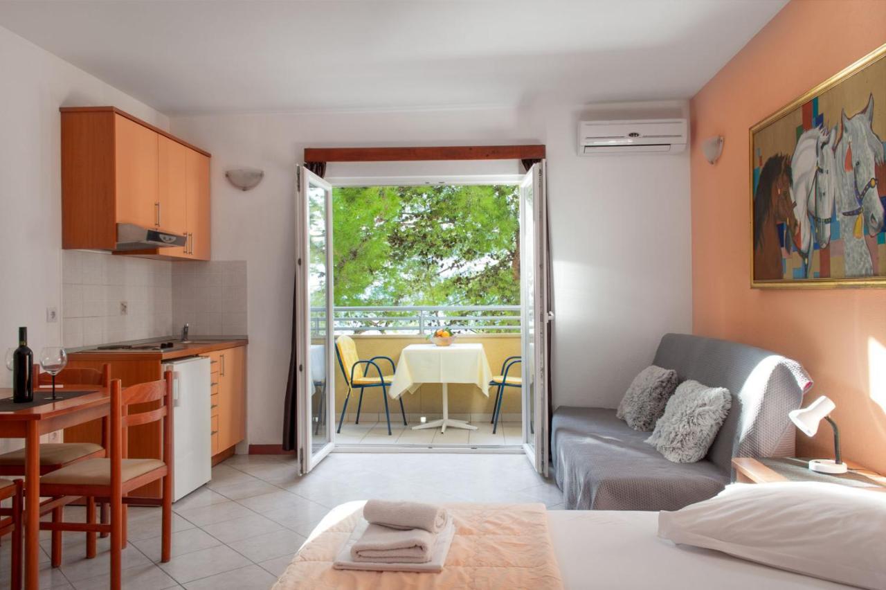 Apartments Promenada - Beachfront Tucepi Ngoại thất bức ảnh