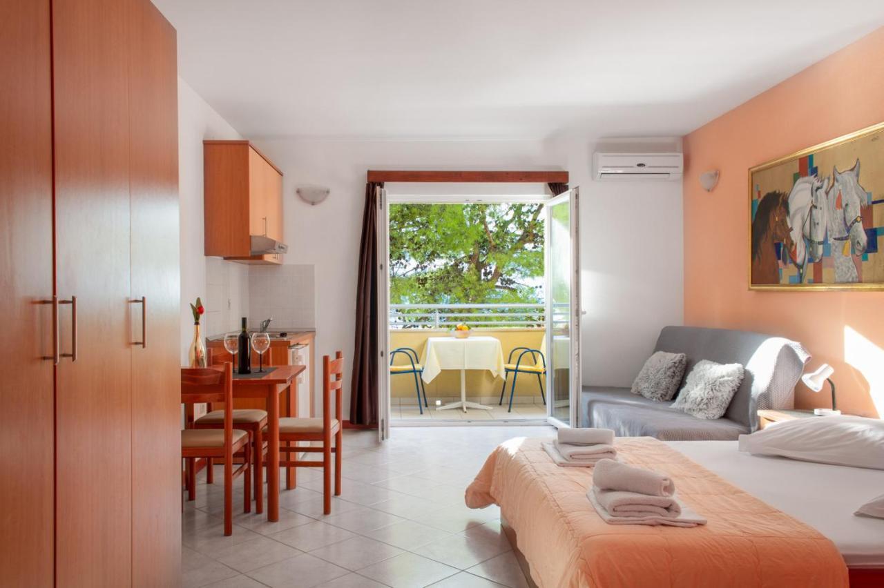 Apartments Promenada - Beachfront Tucepi Ngoại thất bức ảnh