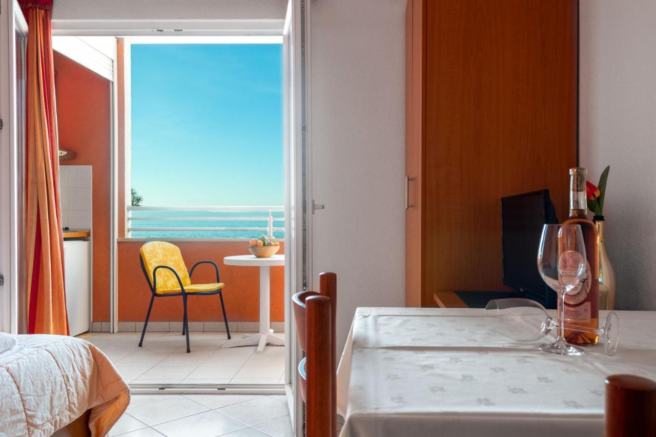 Apartments Promenada - Beachfront Tucepi Ngoại thất bức ảnh
