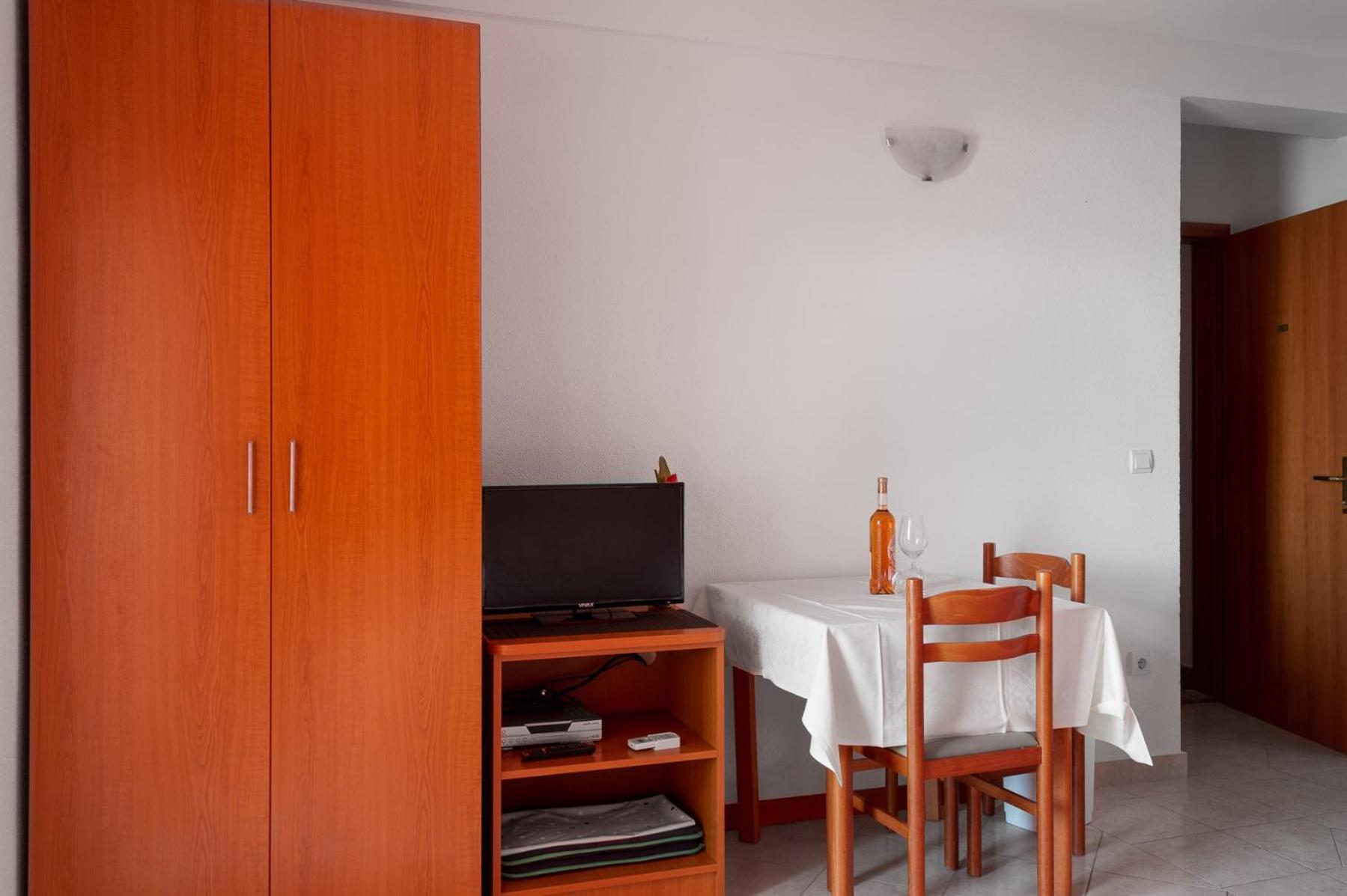 Apartments Promenada - Beachfront Tucepi Phòng bức ảnh