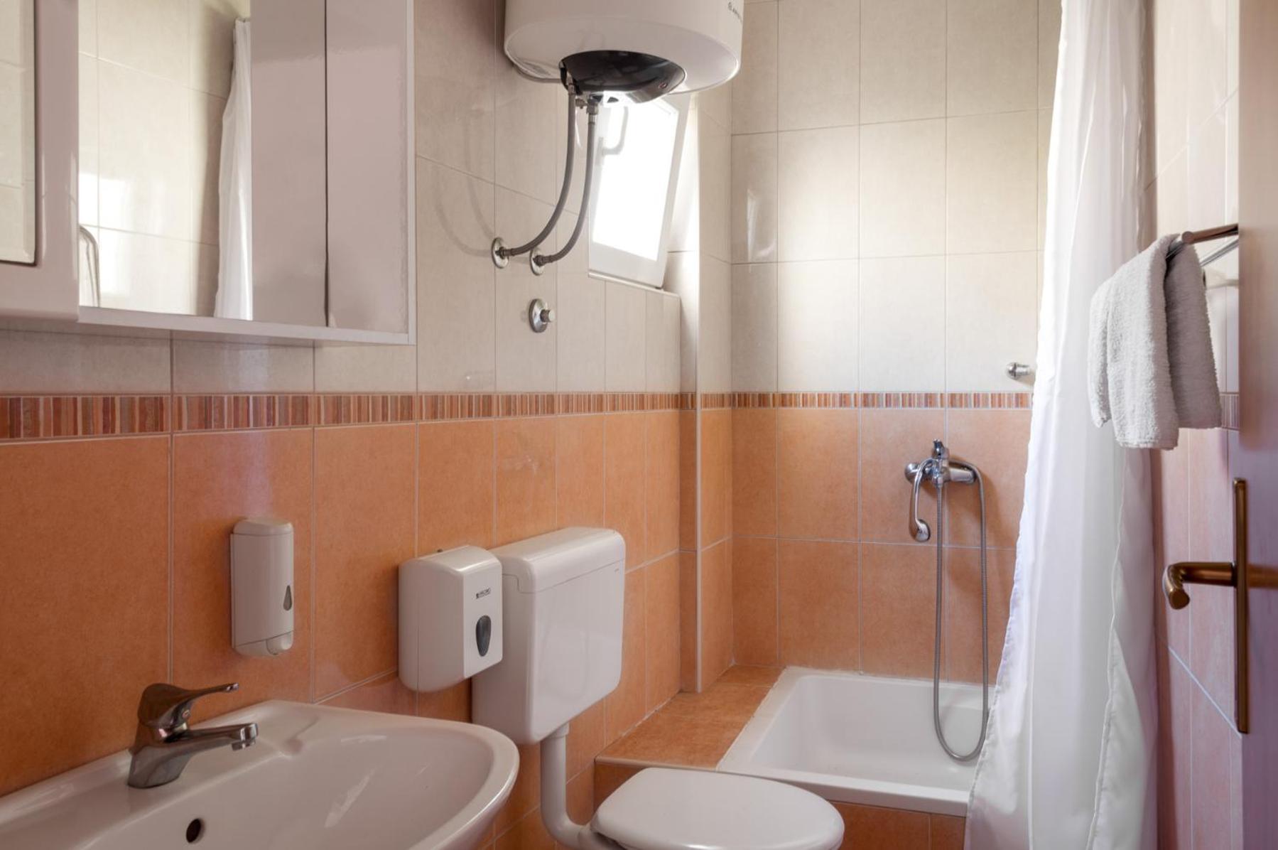 Apartments Promenada - Beachfront Tucepi Phòng bức ảnh