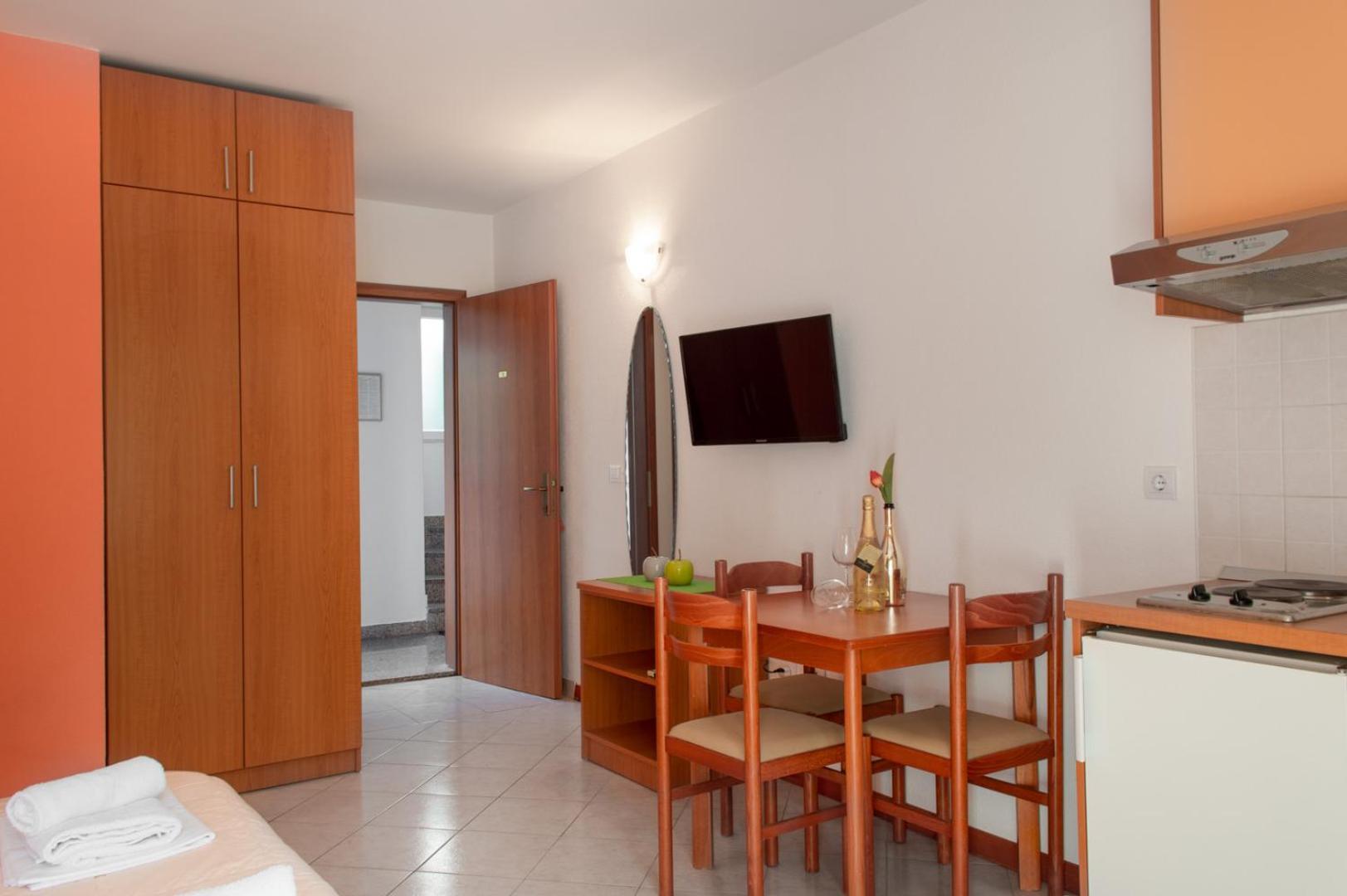 Apartments Promenada - Beachfront Tucepi Phòng bức ảnh