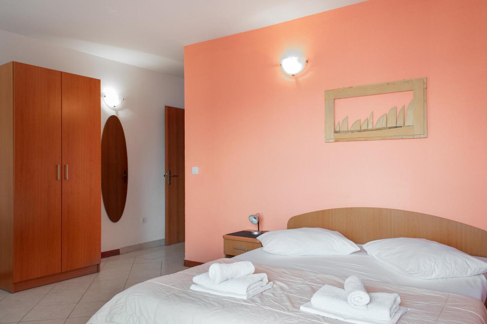Apartments Promenada - Beachfront Tucepi Phòng bức ảnh